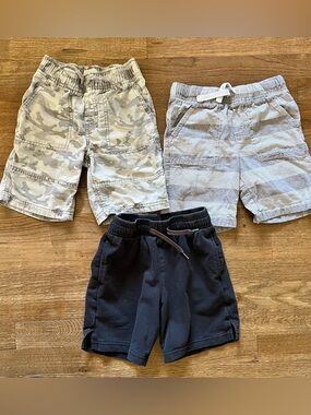 Kids Bundle 3 Shorts - Camo, Light Gray Stripe & Navy Black Size 4/5 , 6